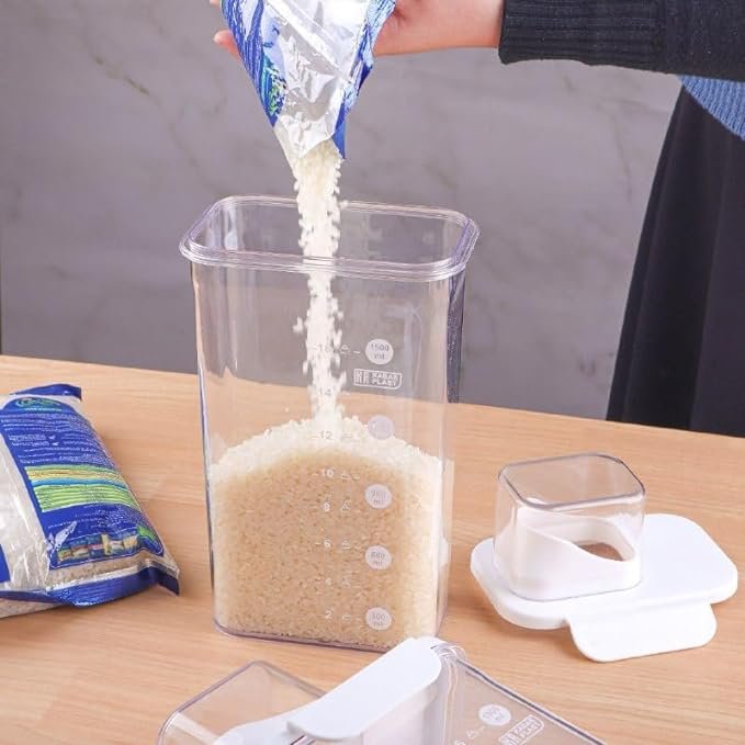 Large airtight clear pill holder keeps 1.6 oz dry