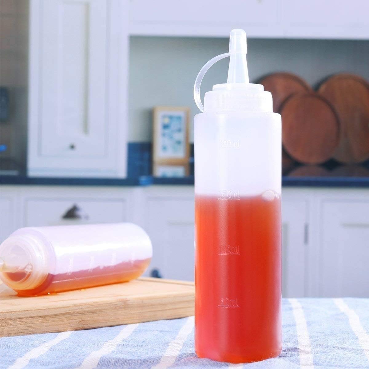Squeeze Bottle, Plastic Small Squeezy Condiments Bottle with Cap